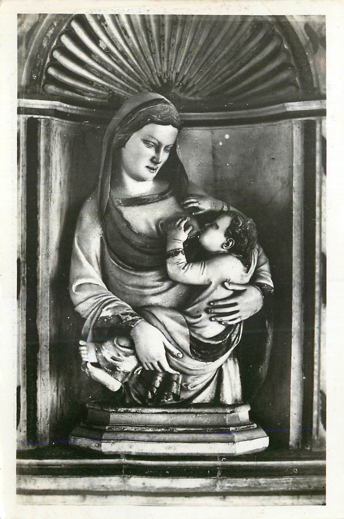 CPM Chiesa S Maria della Spina La Vergine Col Figlio (Sec XIV Nino Pisano)