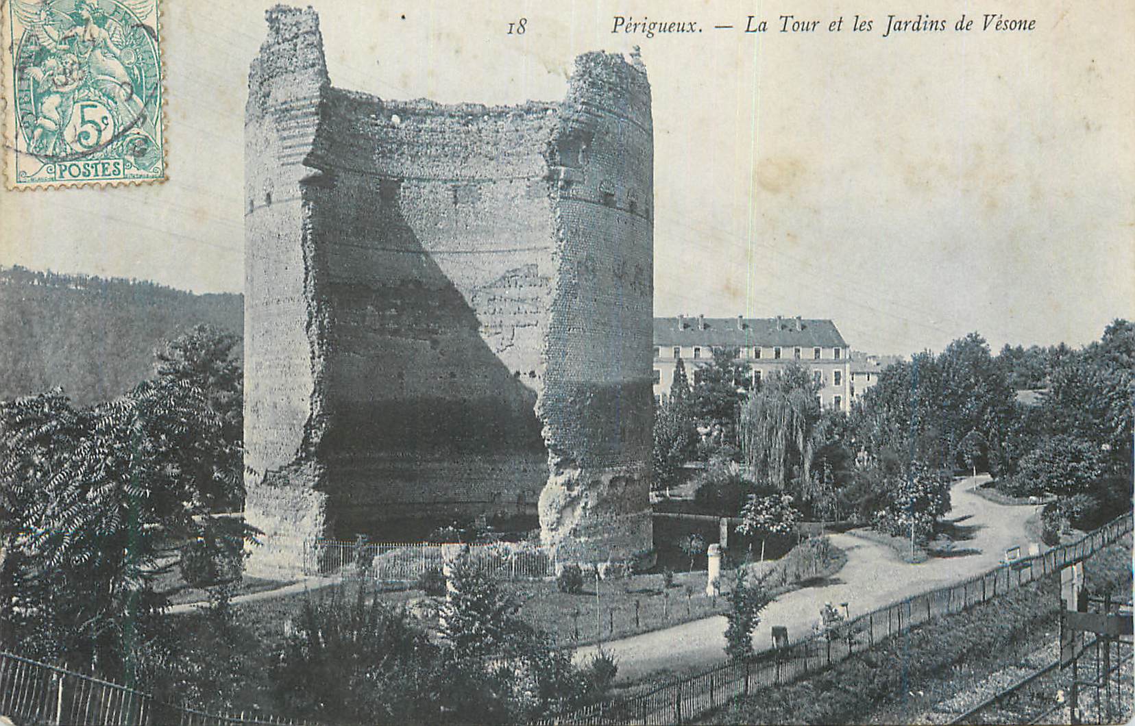CPA Perigueux La Tour et les Jardins de Vesone