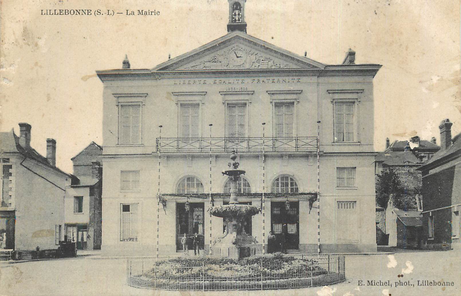 CPA Lillebonne (S L) La Mairie