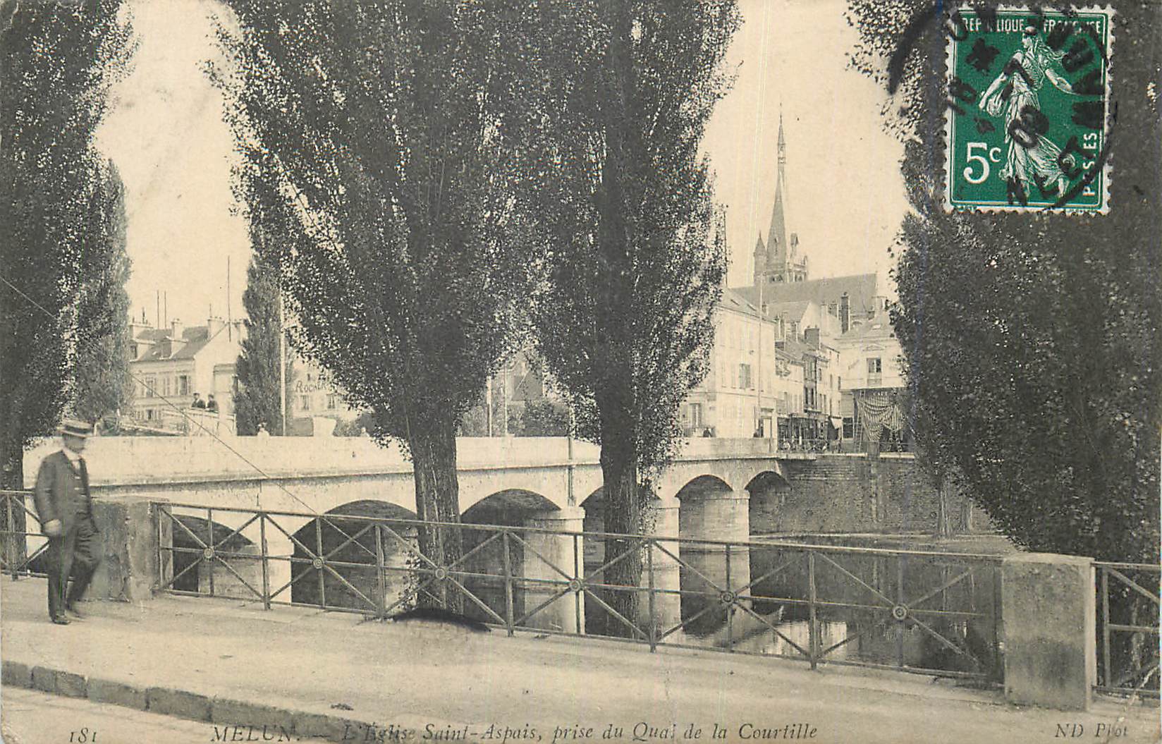 MELUN — L'Église Saint-Aspais, prise du Quai de la Courtille