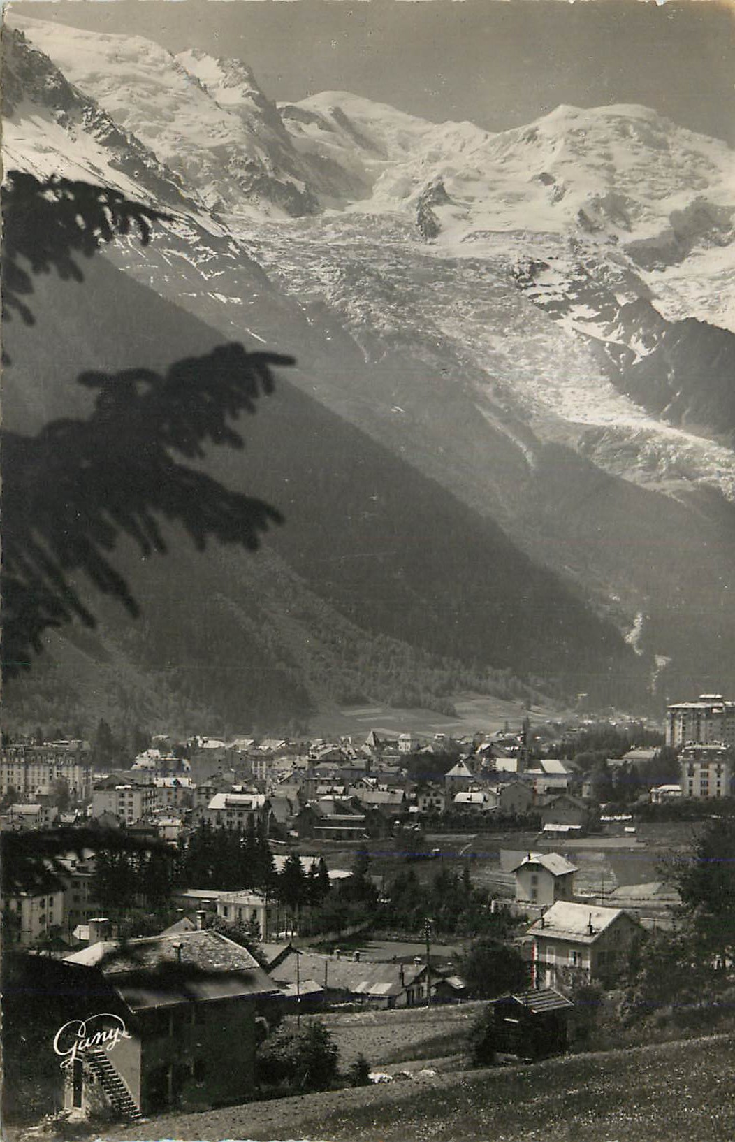 CPA Chamonix Mont Blanc (1050 m) Hte Savoie Vue Generale Le Mont Blanc (4807 m)