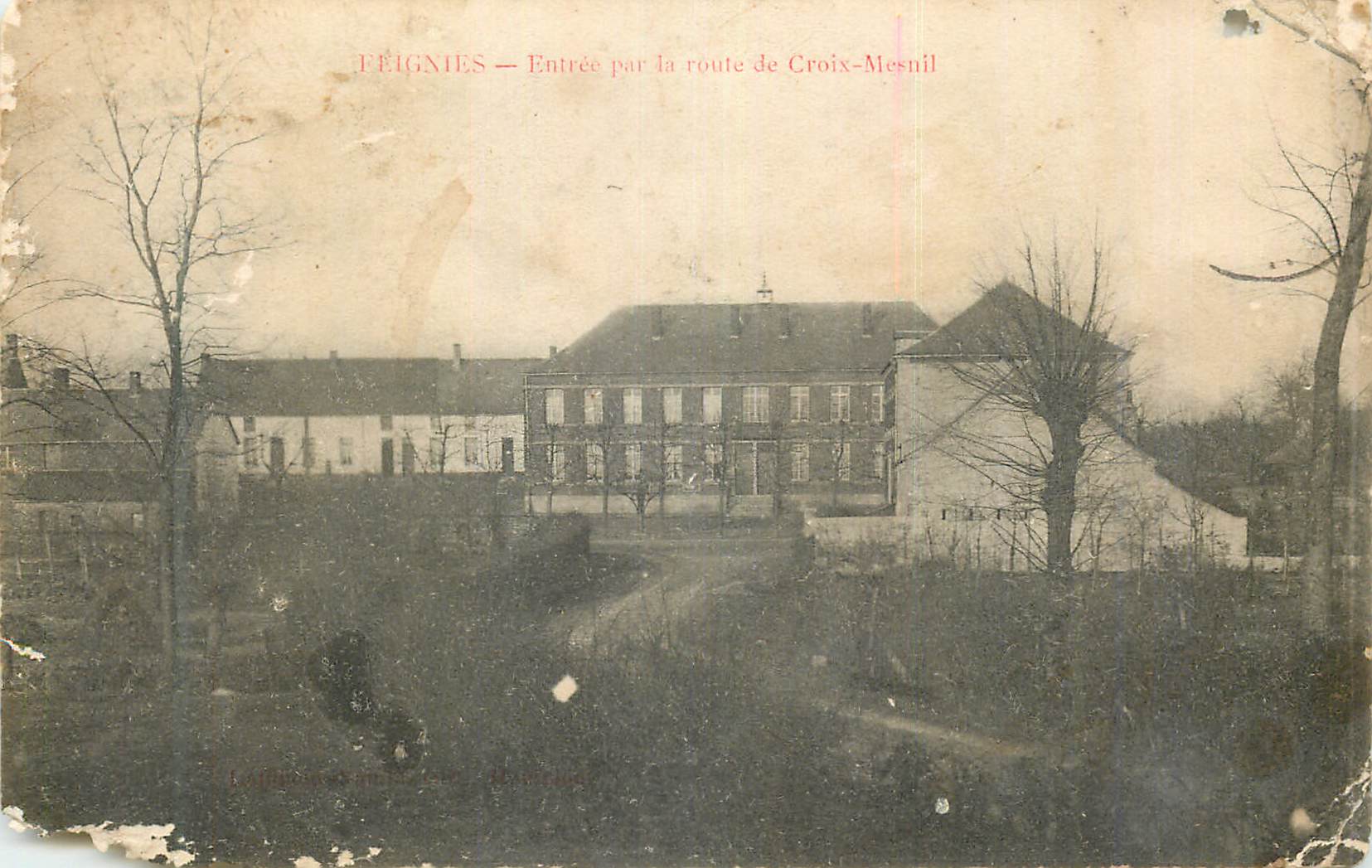 CPA Entree par la Route de Croix Mesnil Feignies