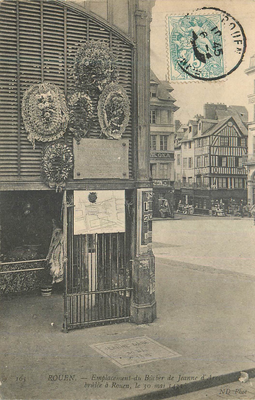 CPA Rouen Emplacement du Bucher de Jeanne d'Arc Brulee a Rouen