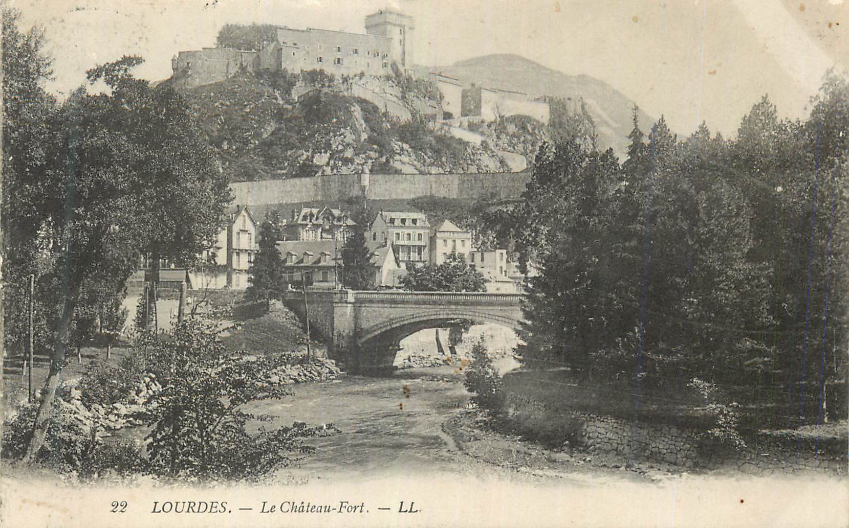 CPA Lourdes Le Chateau Fort