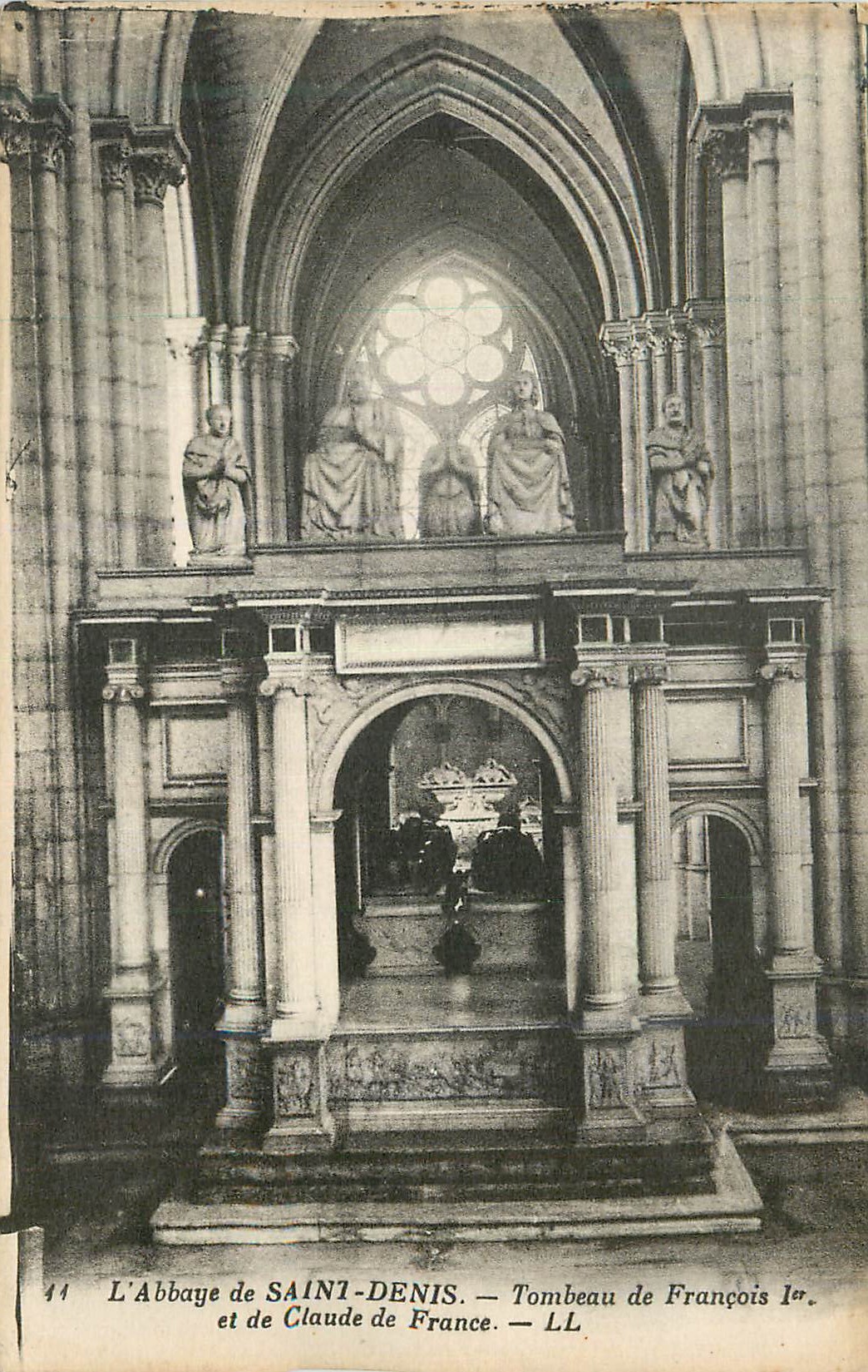CPA L'Abbaye de Saint Denis Tombeau de Francois Ier et de Cloude de France