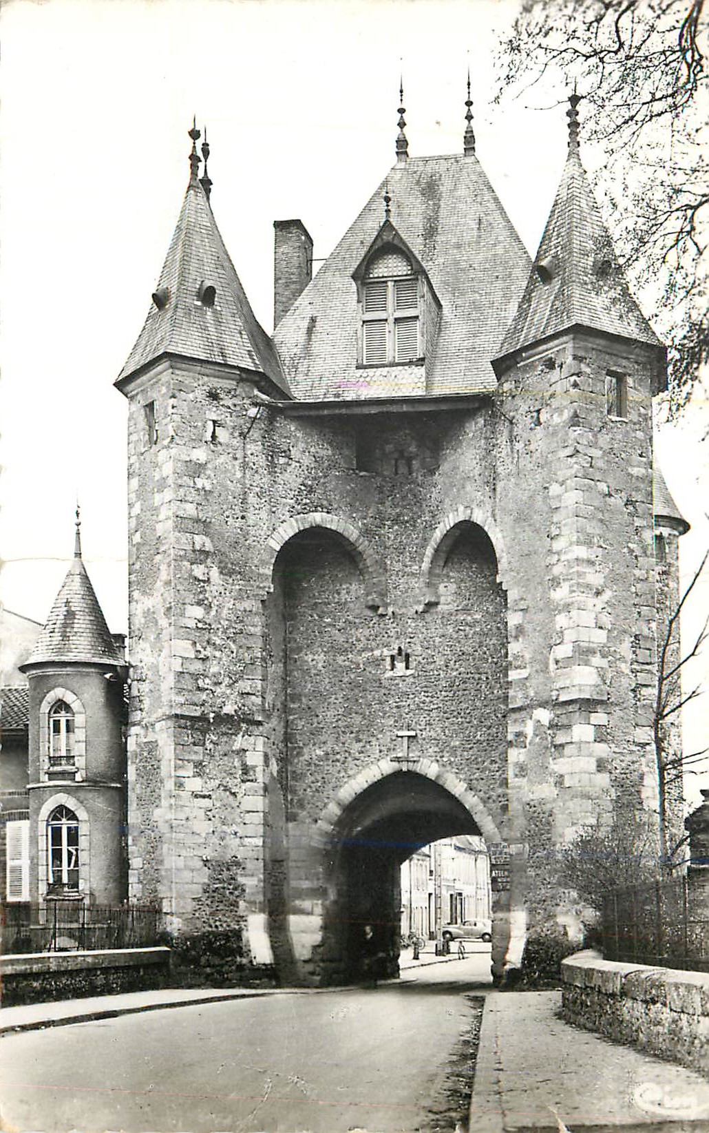 CPM Villeneuve sur Yonne (Yonne) La Porte de Sens