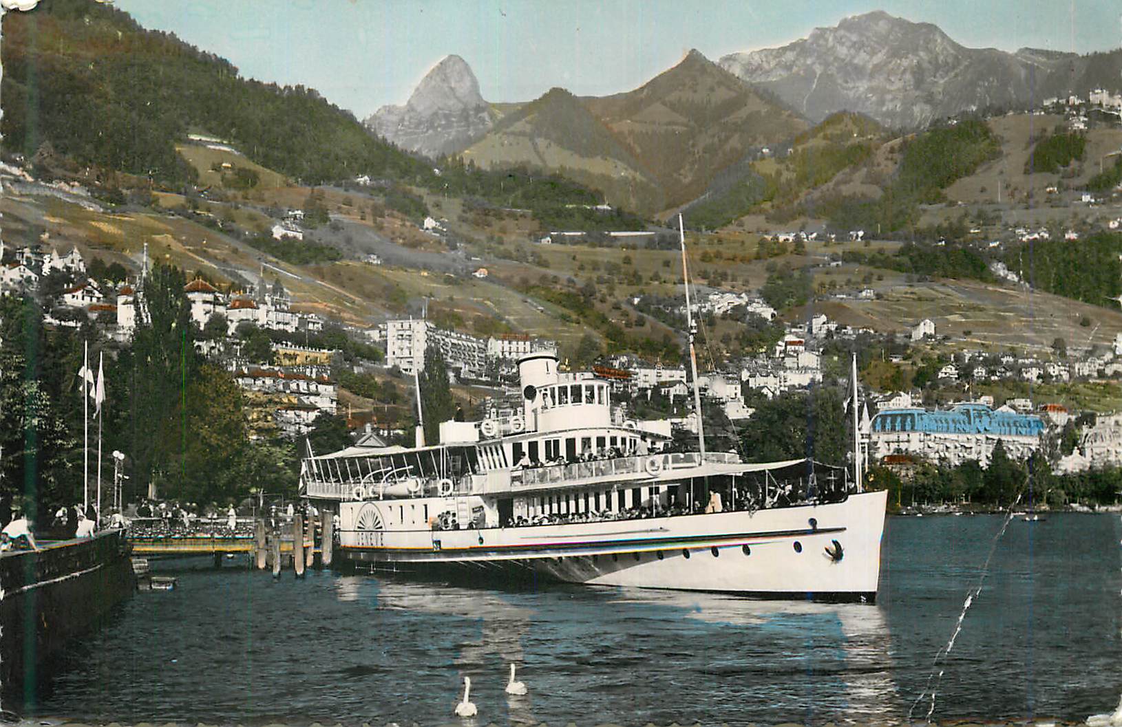 CPM Le Debarcadere de Clarens et les Rochers de Naye