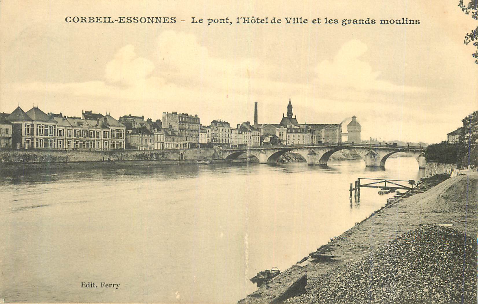 CPA Corbeil Essonnes Le Pont L'Hotel de Ville et les Grands Moulins