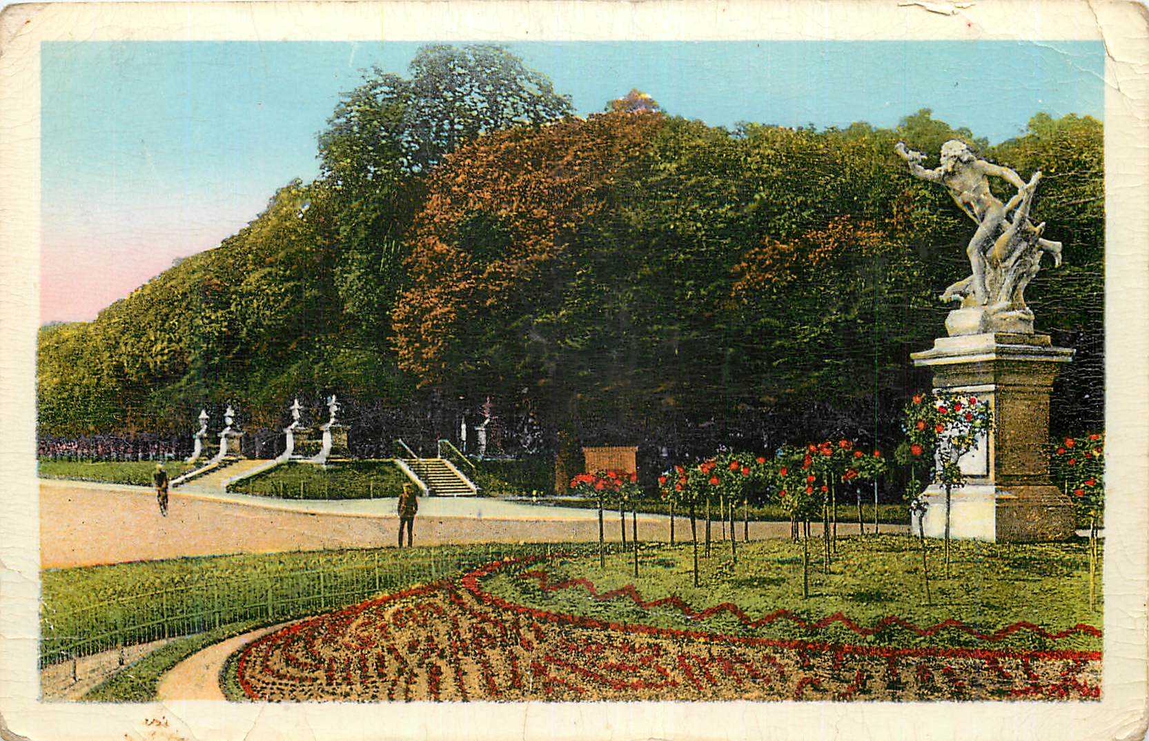 Tuin van het Luxembourg — uitzicht op het park met standbeeld en paden — uitgever niet geïdentificeerd