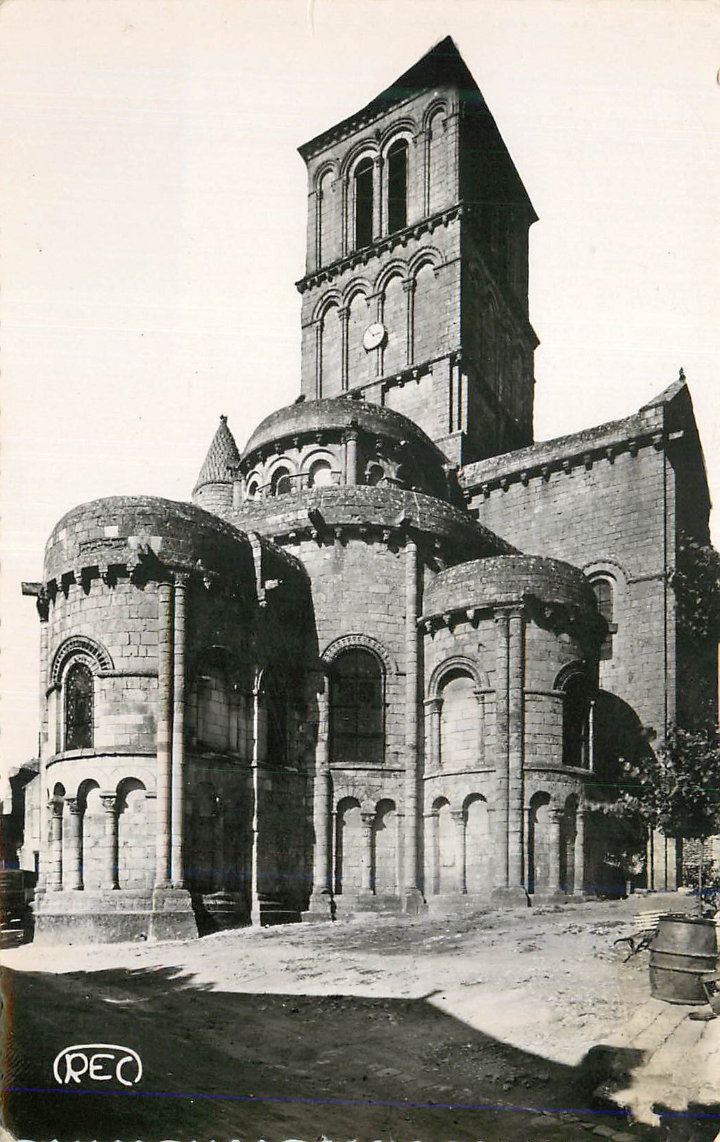 CPM Chauvigny Vienne Chevet de L'Eglise St Pierre XIe et XIIe Siecle