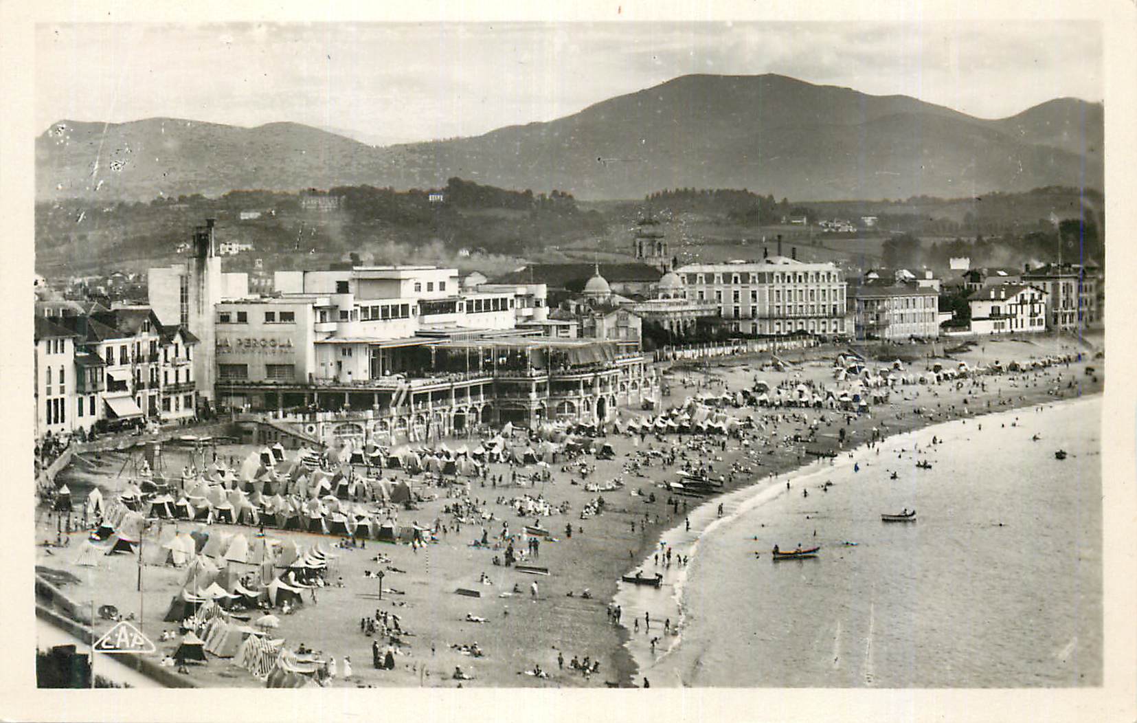 CPA St Jean de Luz Vue Generale de la Plage
