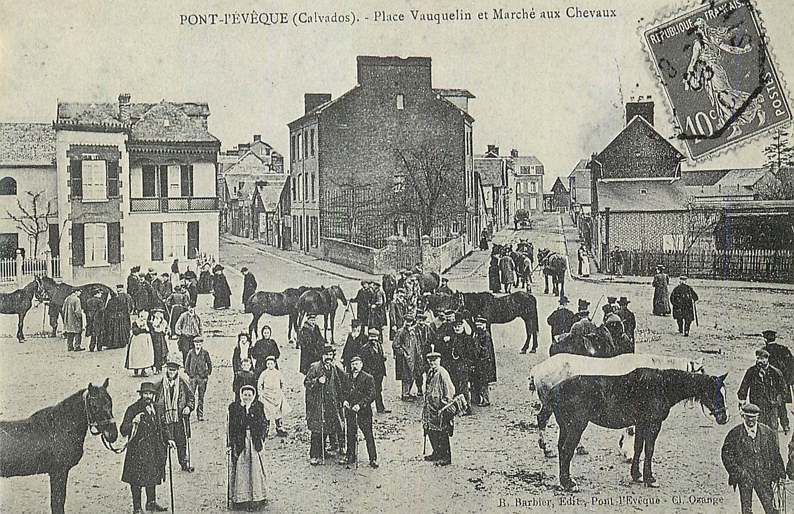 REPRO Pont l'Eeveque (Calvados) Place Vauquelin et Marche aux Chevaux