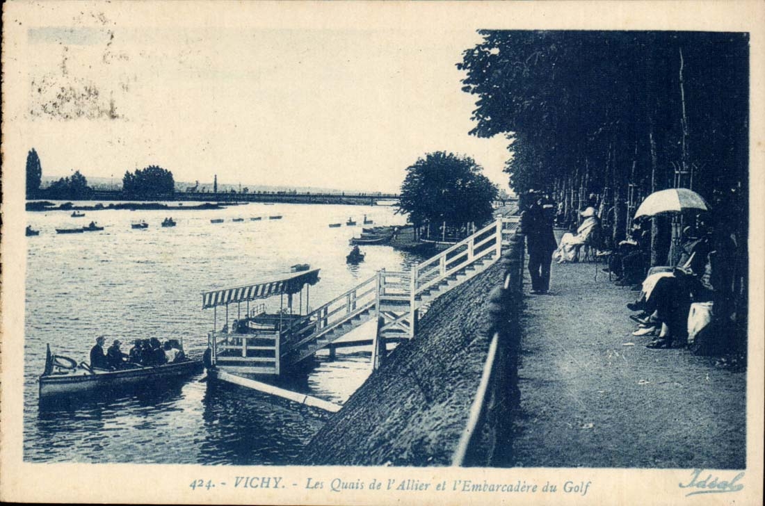 Vichy CPA Les quais de l'Allier et l'embarcadere du golf