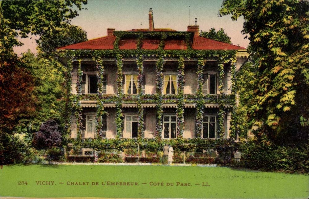 Vichy CPA Chalet de l'empereur Cote du parc
