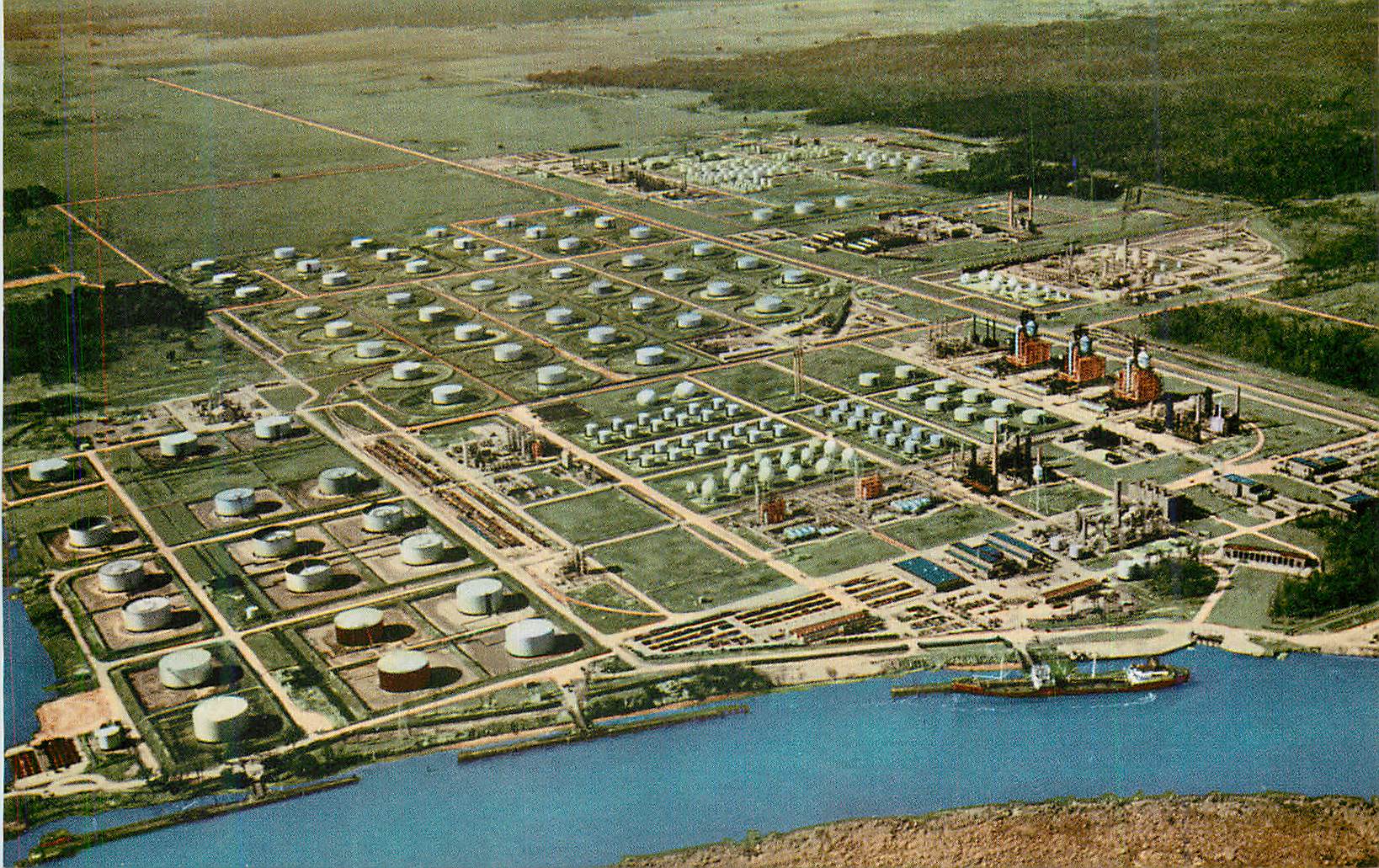 CPM Lake Charles Louisiana A Aerial view of the Cities Service Refinery Petrole Raffinerie
