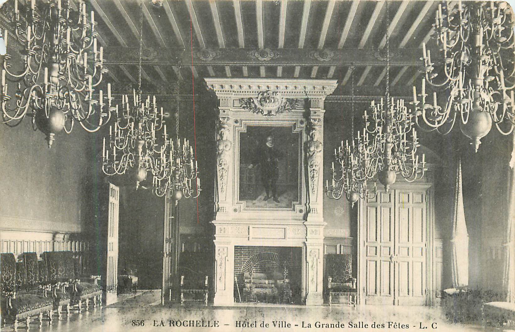 CPA La Rochelle Hotel de Ville La Grande Salle des Fetes