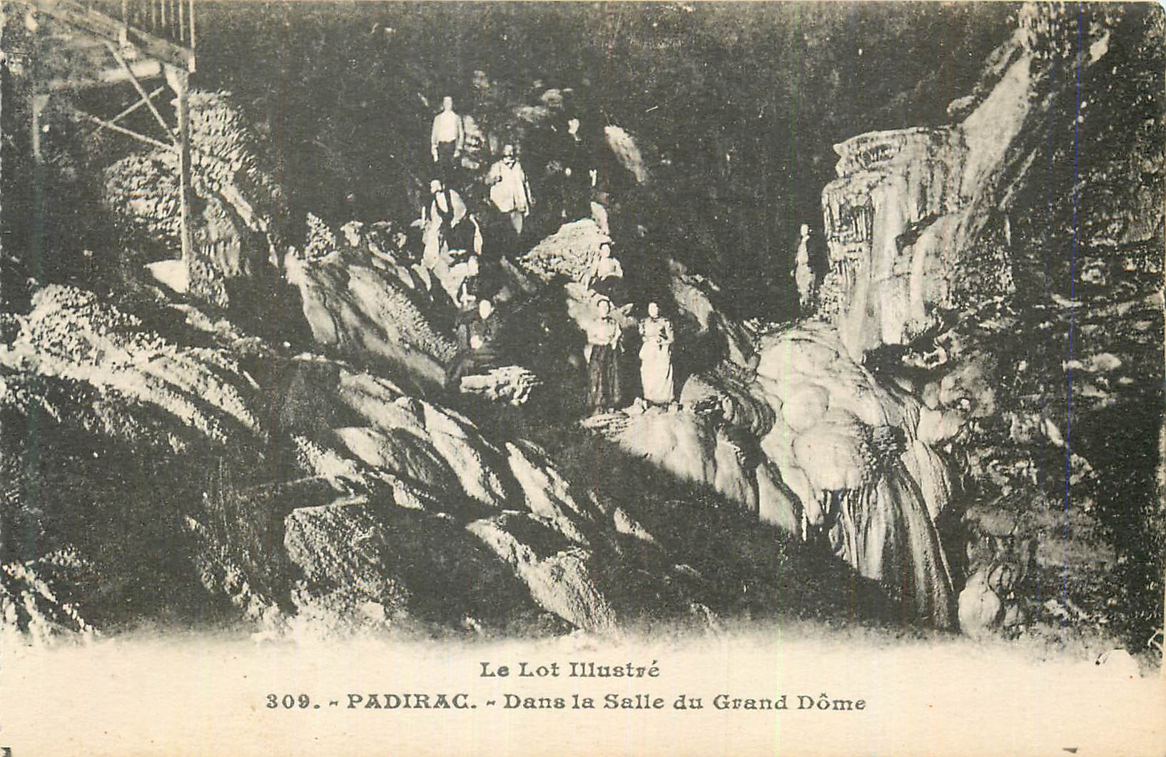 CPA Padirac Le Lot Illustre Dans la Salle du Grand Dome