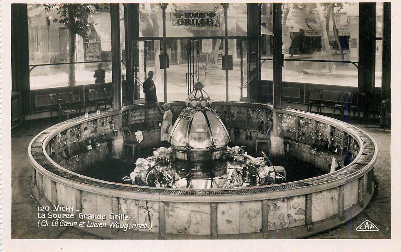 CPM Vichy la Source Grande Grille (Ch Le Coeur et Lucien Woog arrch)
