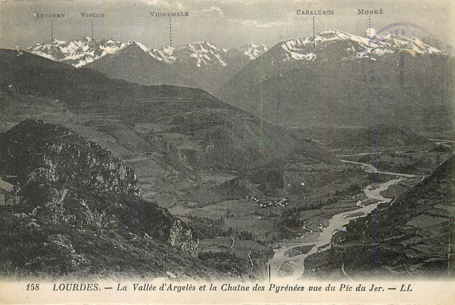 CPA Lourdes La Vallee d'Argeles et la Chaine des Pyrenees vue du Pic du Jer