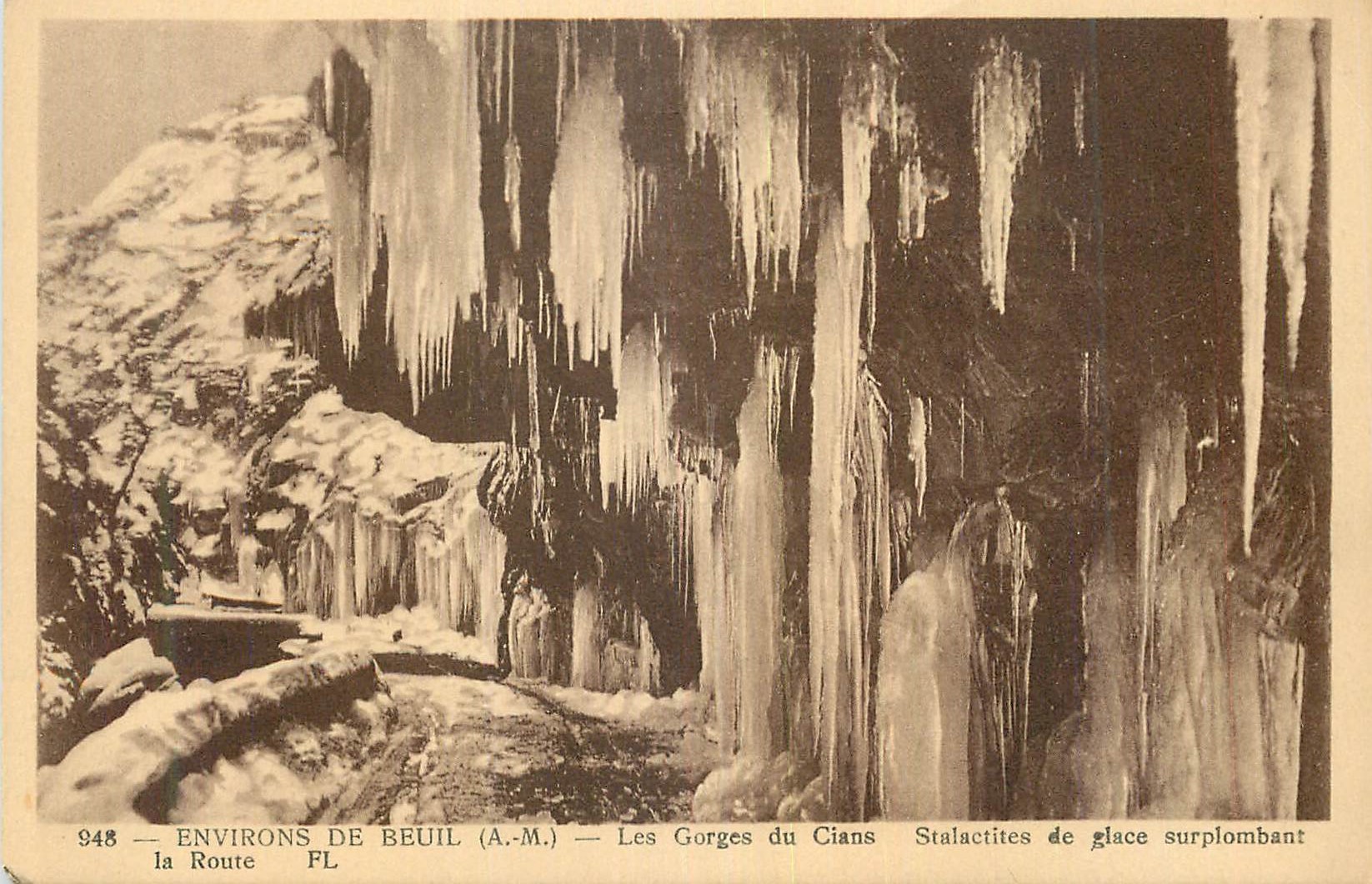 Environs de Beuil (A.M.) — Les Gorges du Cians — Stalactites de glace surplombant
