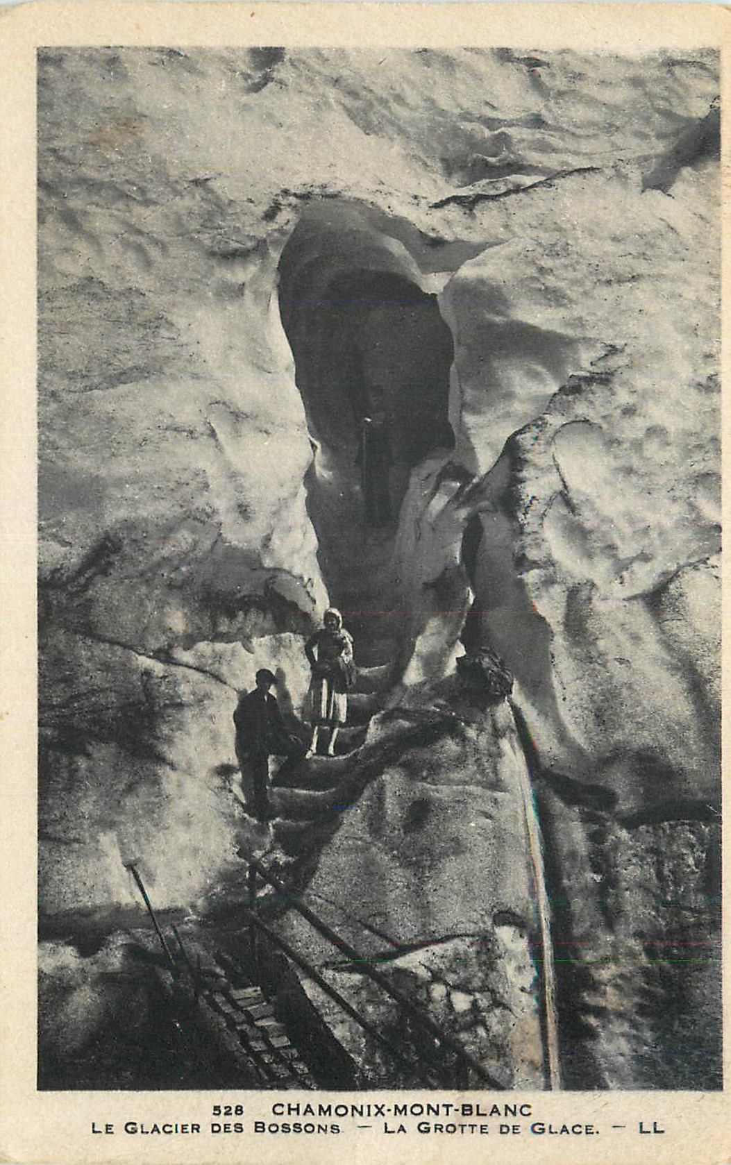 CPA Chamonix Mont Blanc Le Glacier des Bossons La Grotte de Glace