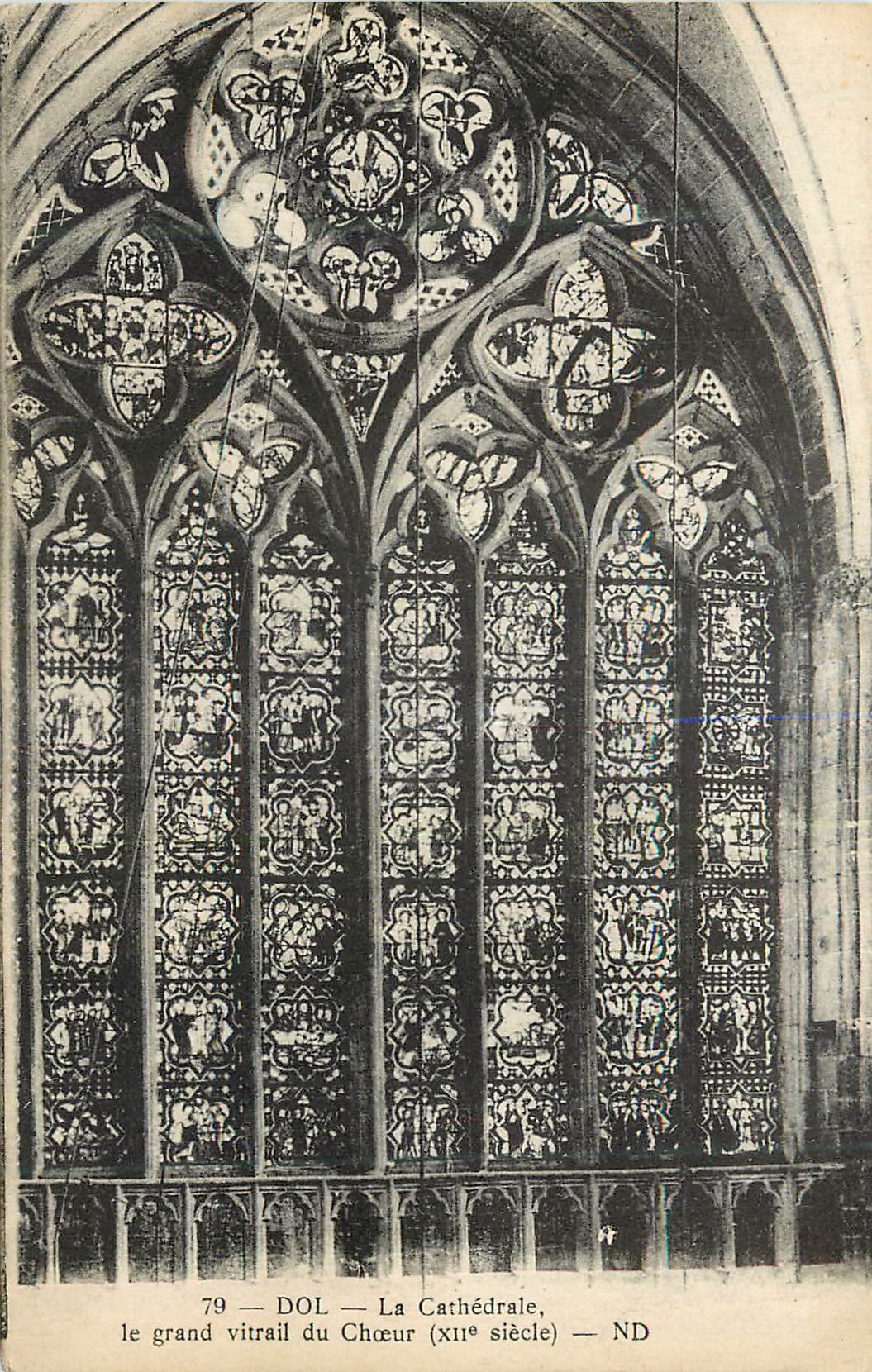 Dol — La Cathédrale, le grand vitrail du Chœur (XIIe siècle) — ND