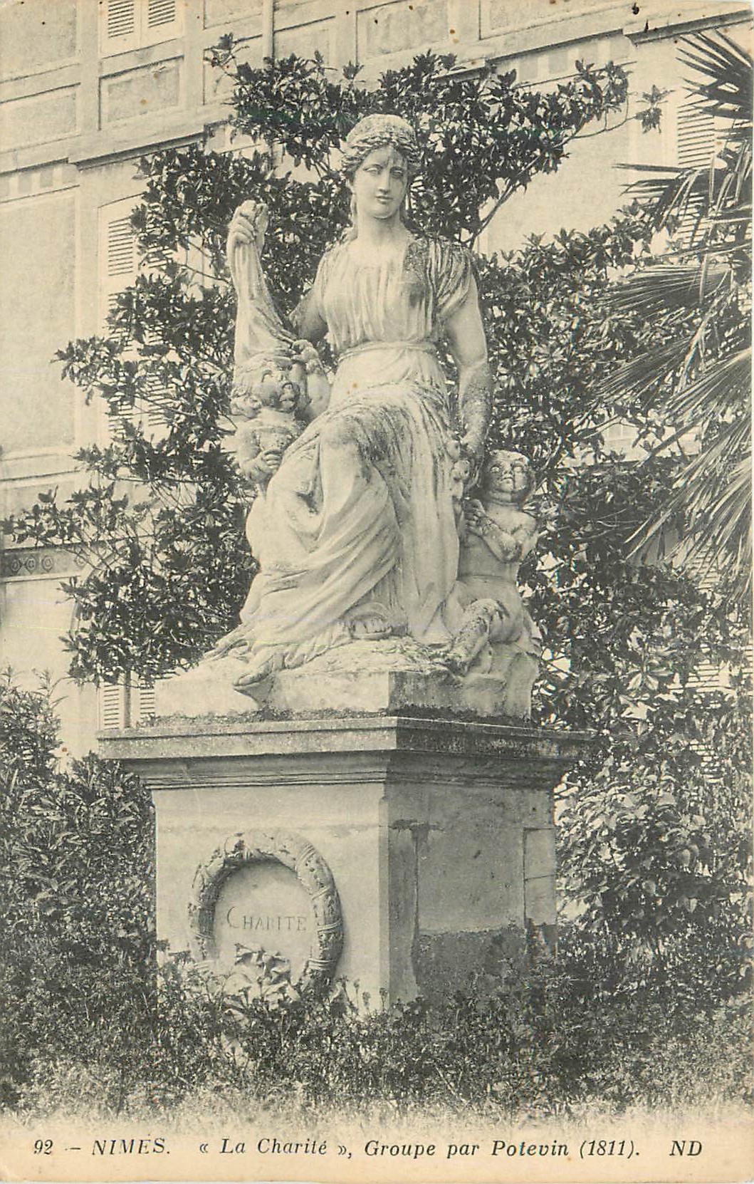 CPA Nimes La Charite Groupe par Potevin (1811)