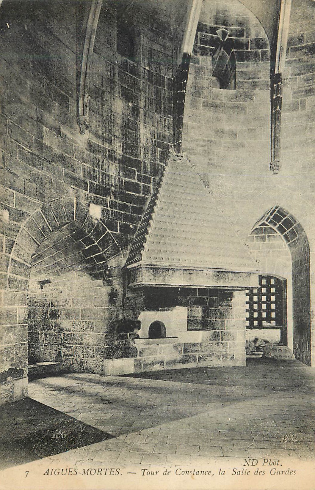 CPA Aigues Mortes Tour de Constance La Salle des Gardes