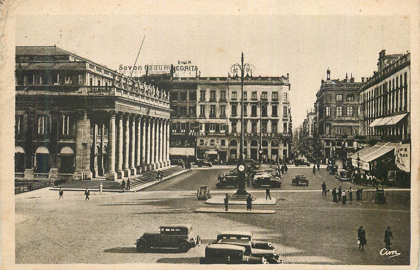 Place de la République à Toulouse — vue urbaine avec bâtiments et voitures — éditeur Cim