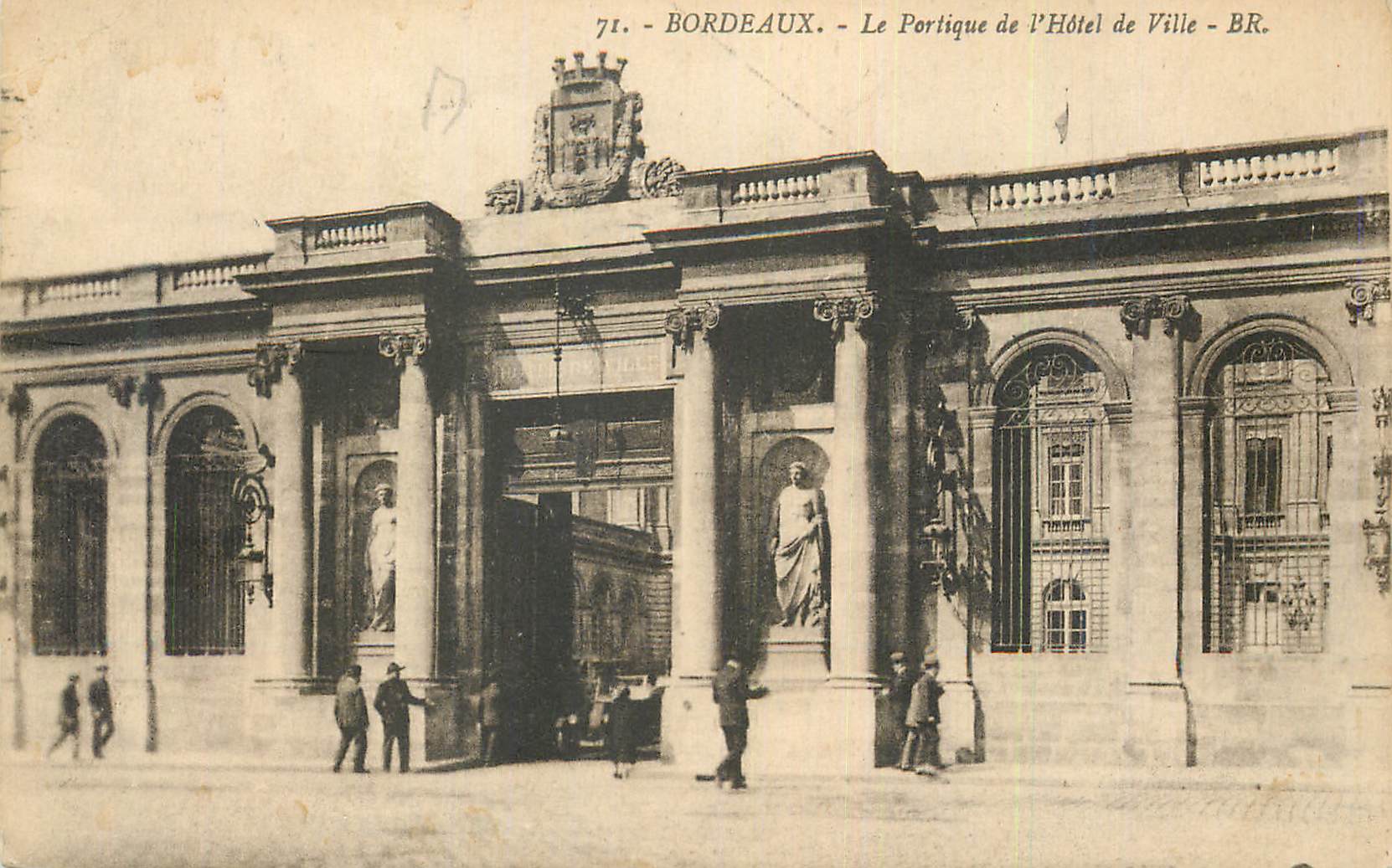CPA Bordeaux Le Portique de l'Hotel de Ville
