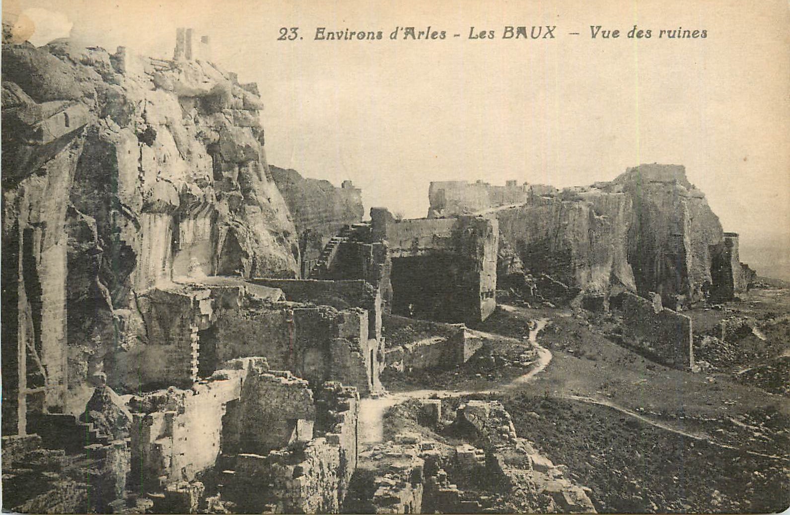 CPA Environs d'Arles les Baux Vue des Ruines