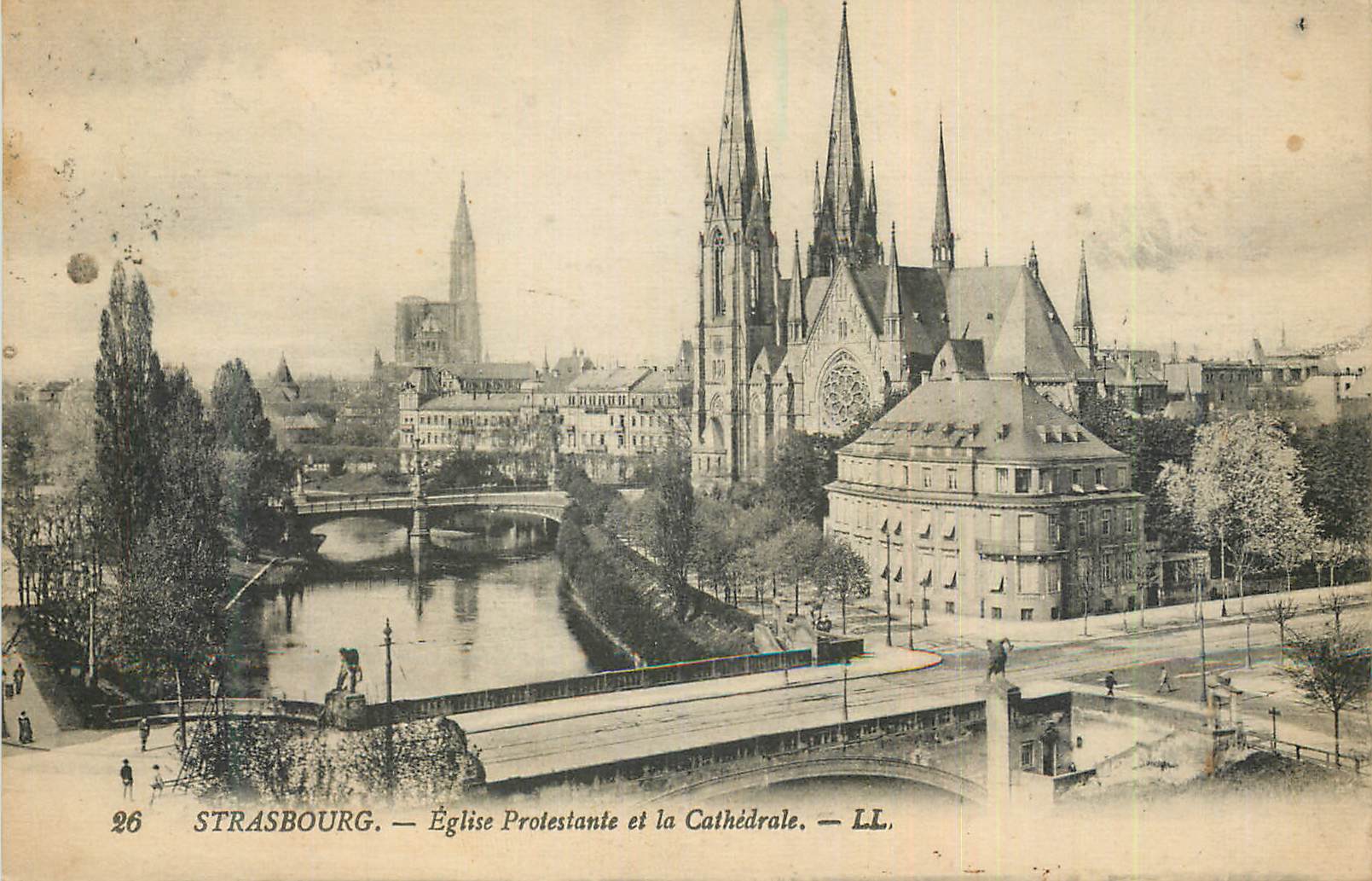 CPA Strasbourg Eglise Protestante et la Cathedrale