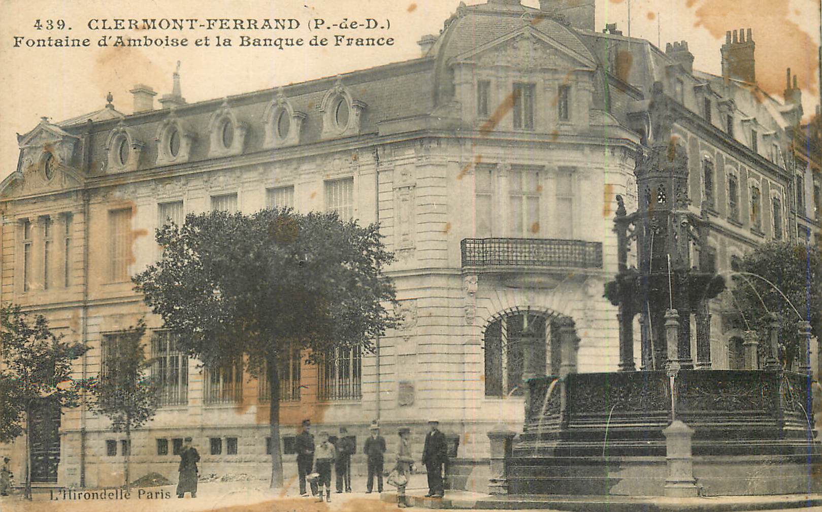 Clermont-Ferrand (P.-de-D.) — Fontaine d'Amboise et la Banque de France — L'Hirondelle, Paris, n° 439
