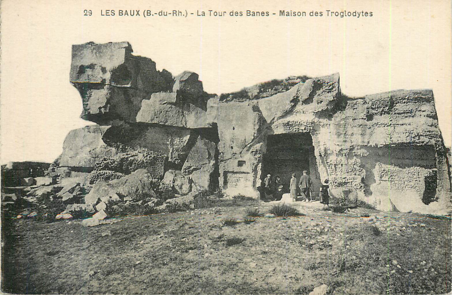 CPA Les Baux (B du Rh) La Tour des Banes Maison des Troglodytes