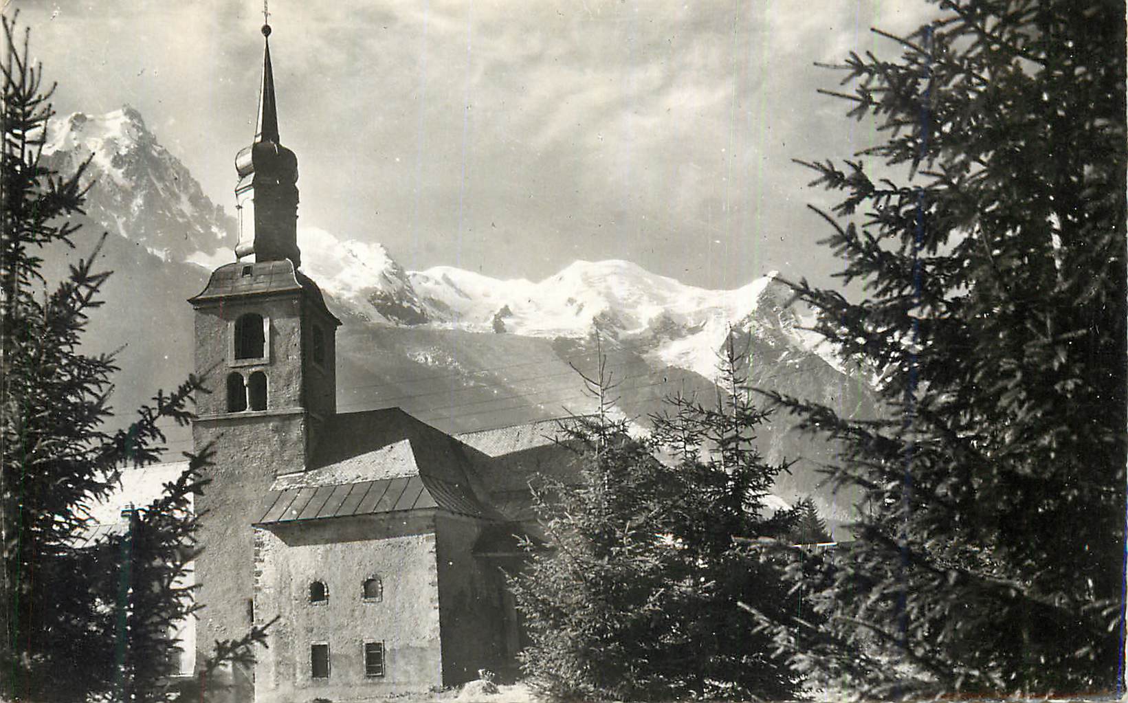 CPM Chamonix (Hte Savoie) L'Eglise St Michel L'Aiguille du Midi