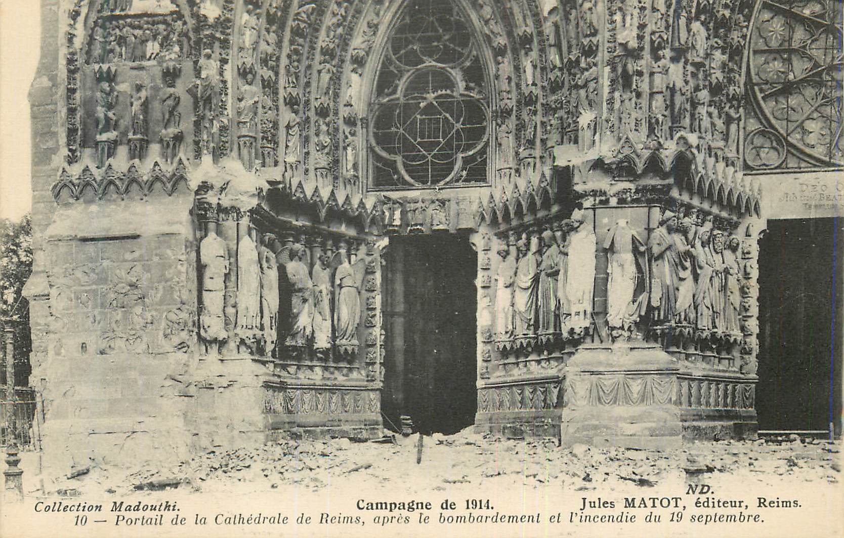 CPA Campagne de 1914 Portail de la Cathedrale de Reims apres le Bombardement et l'Incendie du 19 Septembre Militaria