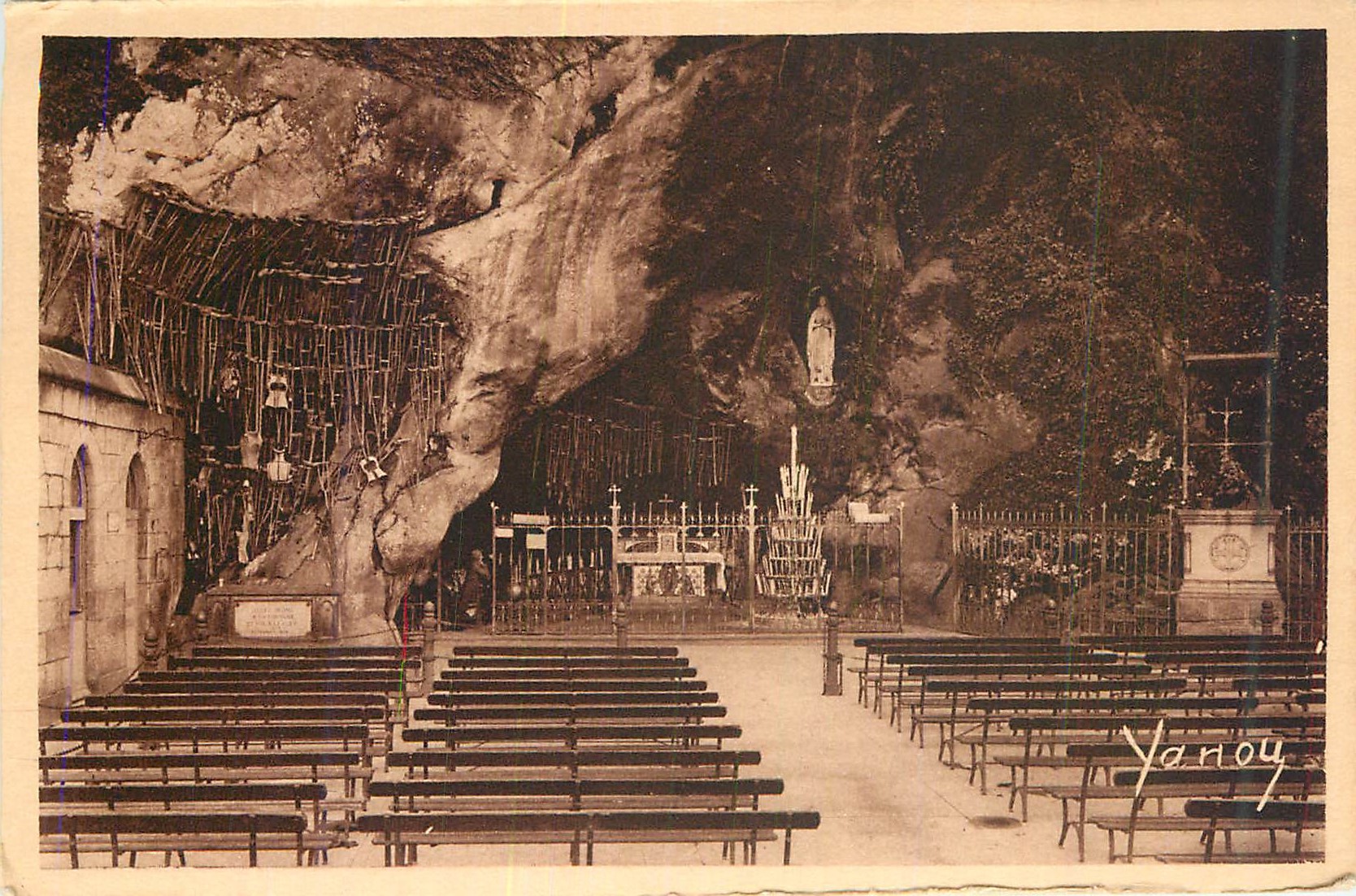 CPA Lourdes La Grotte Miraculeuse