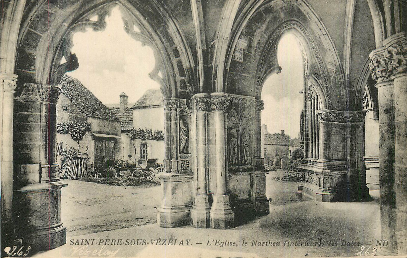 Saint-Père-sous-Vézelay — L'Église, le Narthex (intérieur), les Baies — ND
