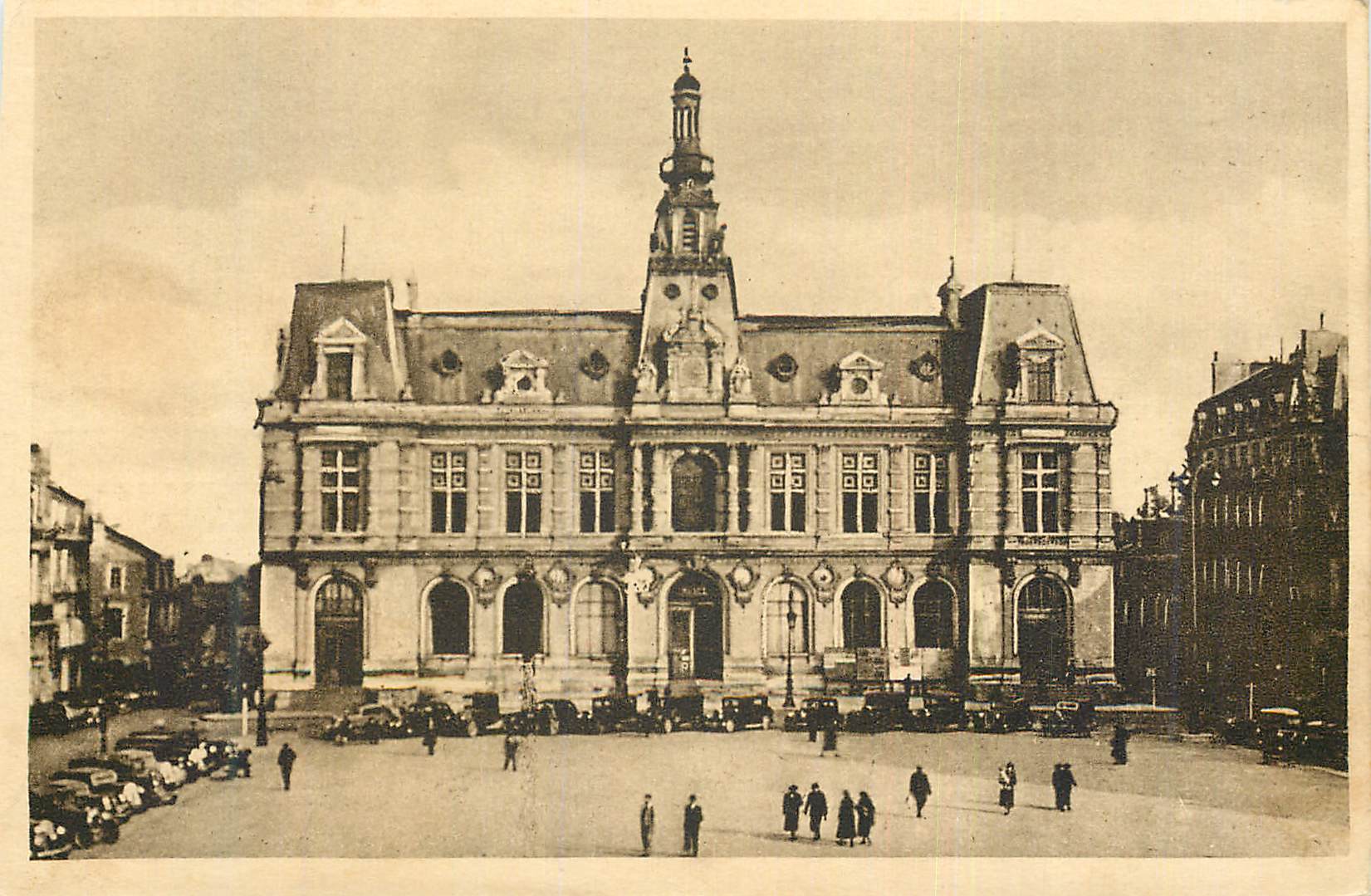 Hôtel de Ville de Reims — vue de la place — éditeur non visible