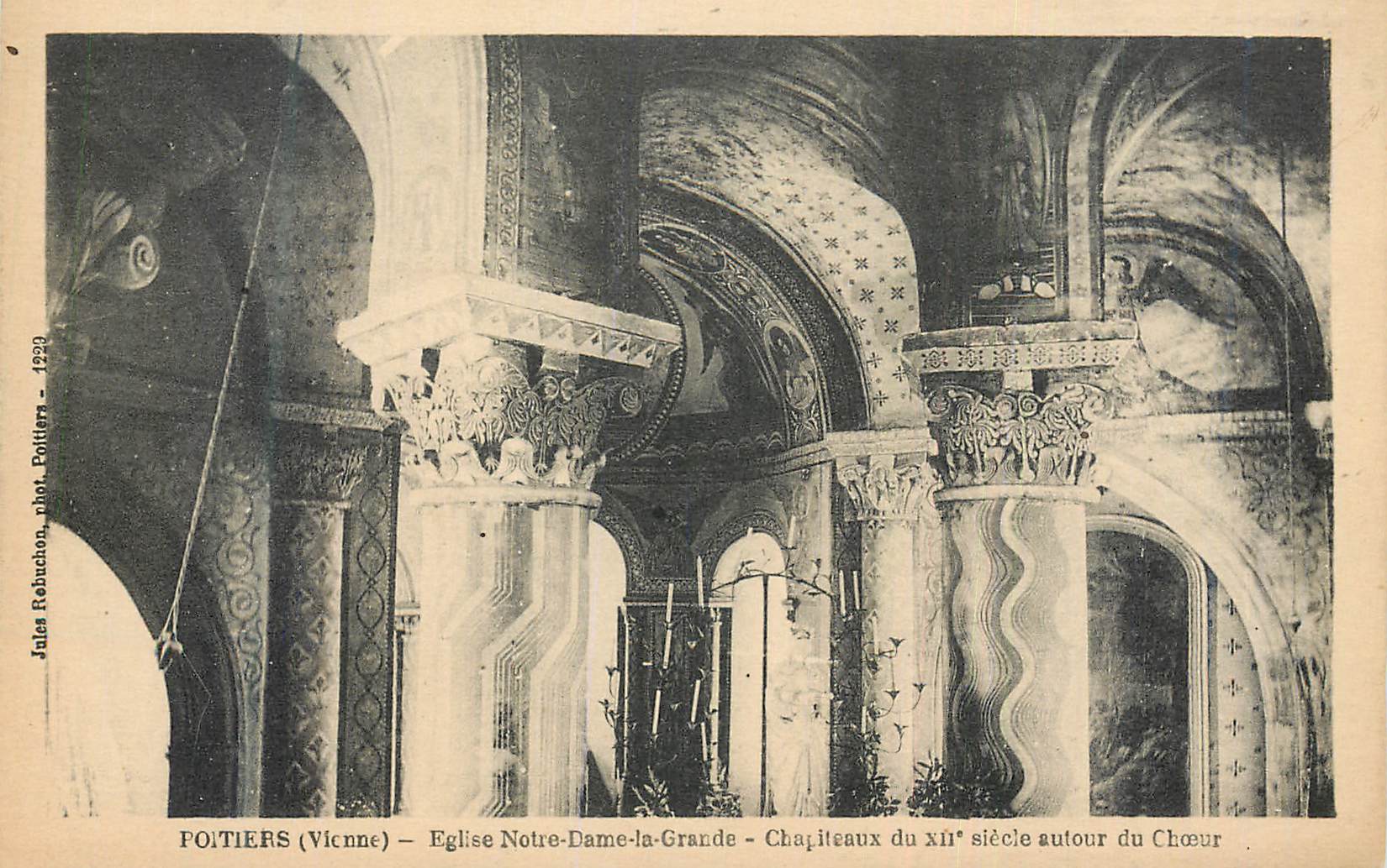 Poitiers (Vicenne) — Église Notre-Dame-la-Grande — Chapiteaux du XIIe siècle autour du Chœur