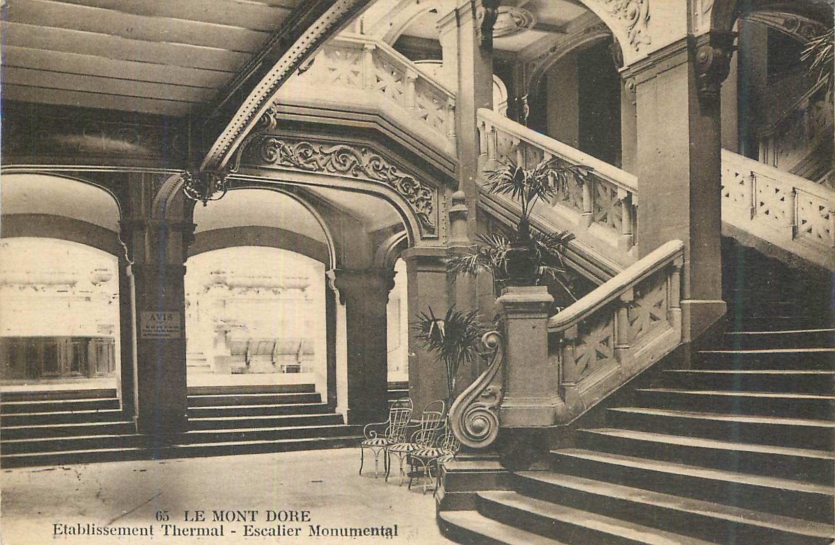 CPA Le Mont Dore Etablissement Thermal Escalier Monumental