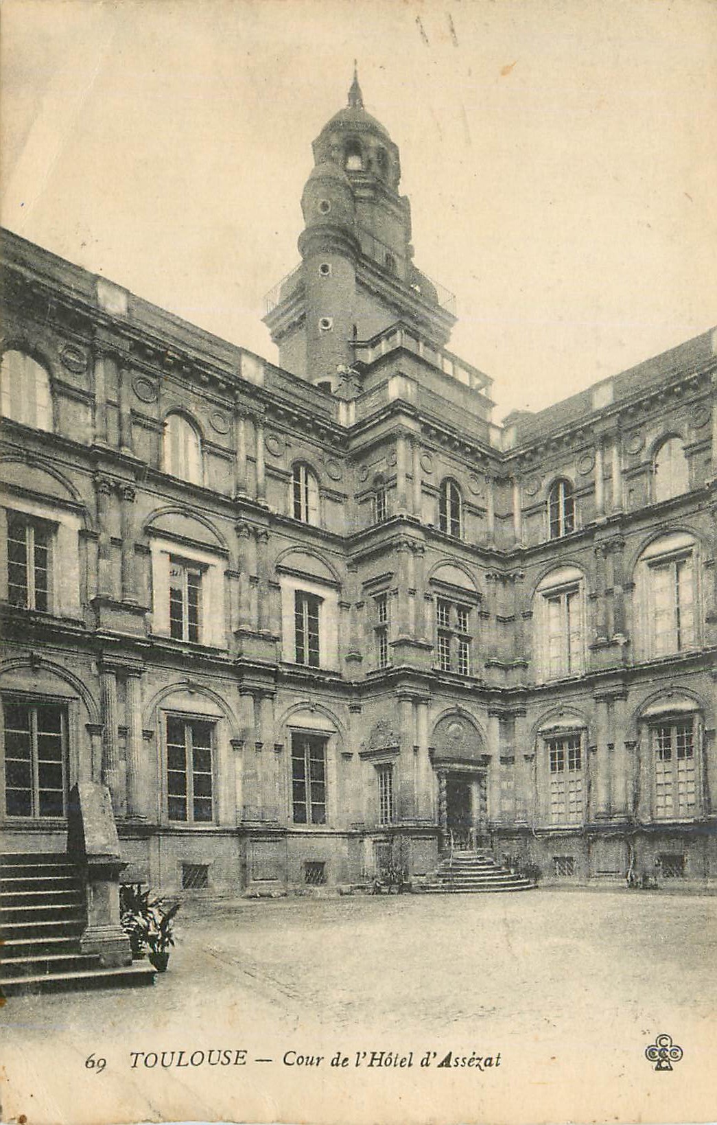 Toulouse — Cour de l'Hôtel d'Assézat — éditeur inconnu, n° 69