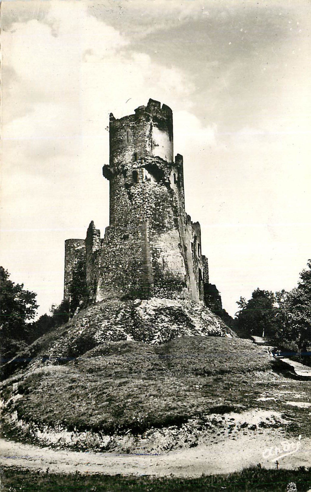 CPM Chateau de Tournoel L'Eperon Les Belles Provinces Francaises L'Auvergne