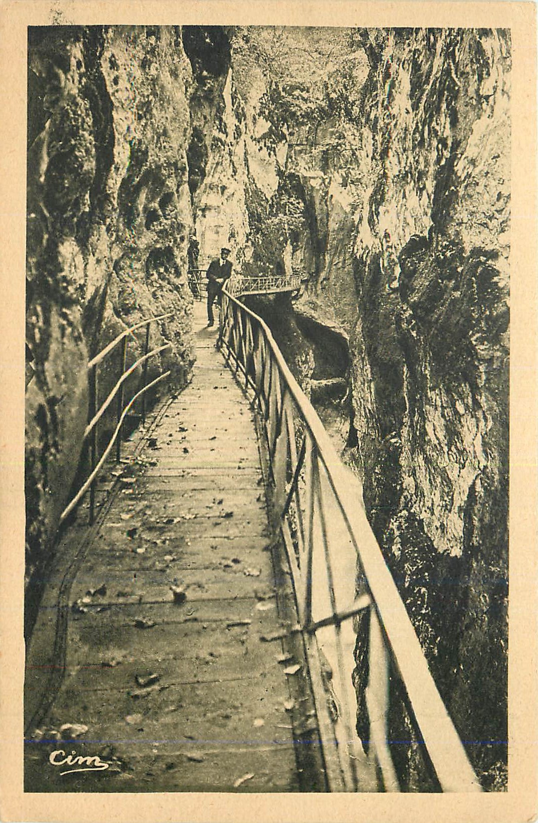 Sentier dans un canyon — Cim — Cim
