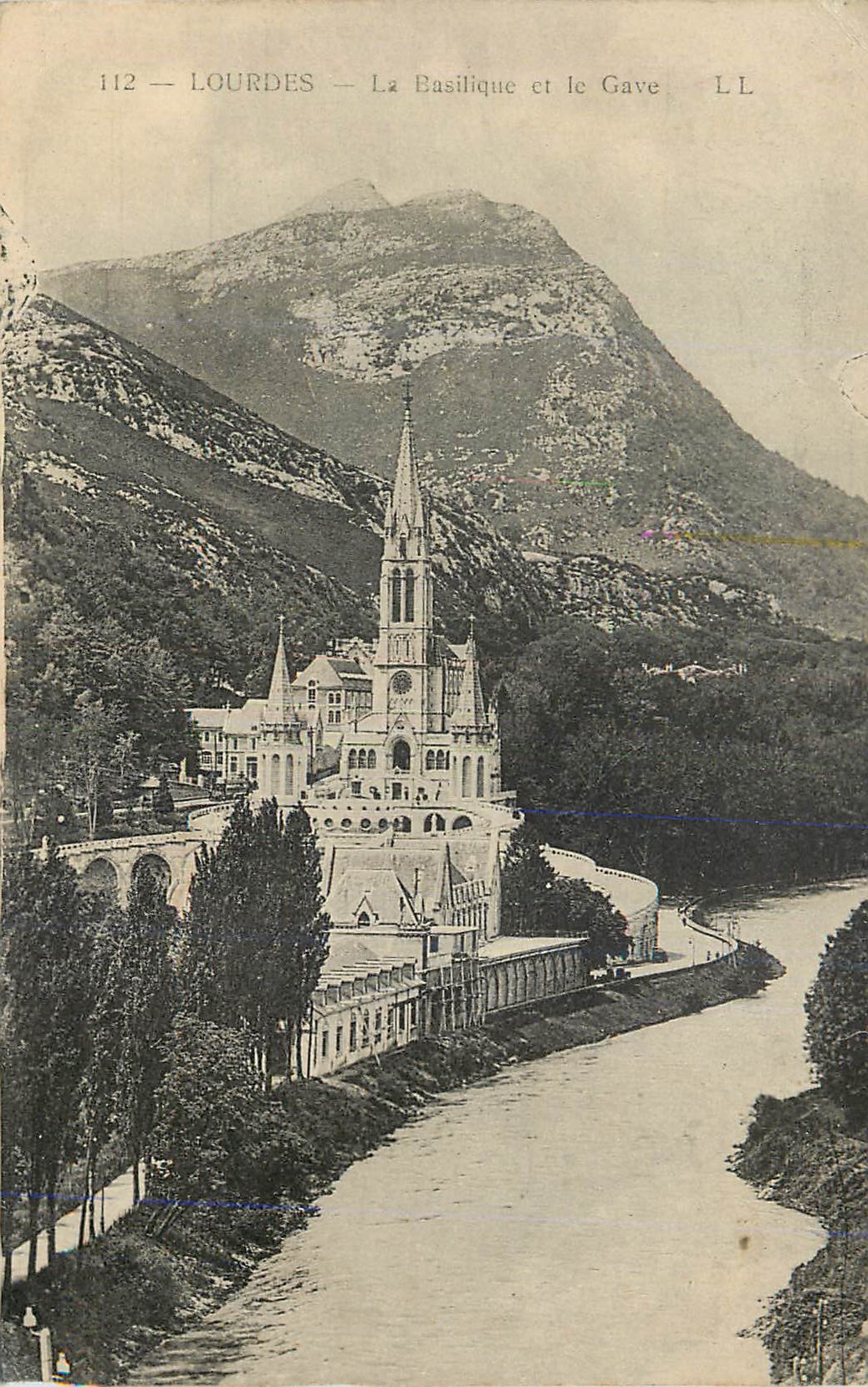 CPA Lourdes La Gasilique et la Gave