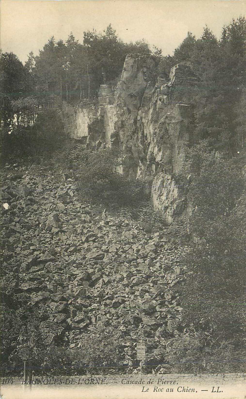 Bagnolles-de-l'Orne — Cascade de Pierre, Le Roc au Chien — LL. - Recto