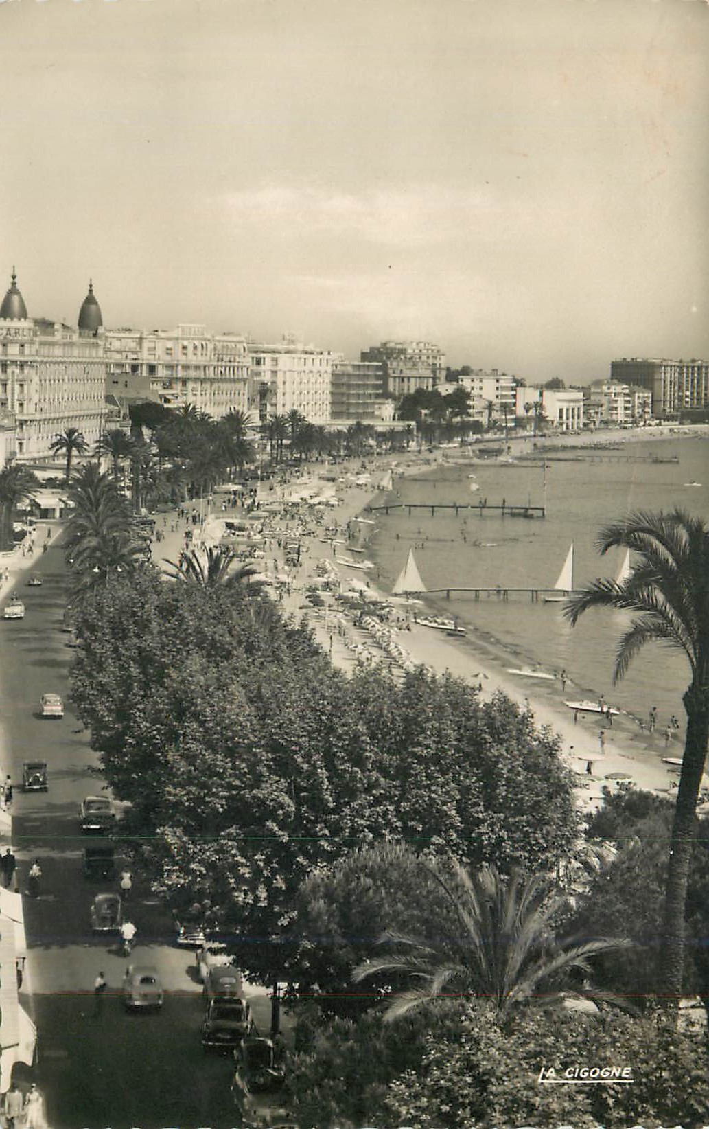 CPM Cannes (A M) Les Grands Hotels La Croisette et la Plage