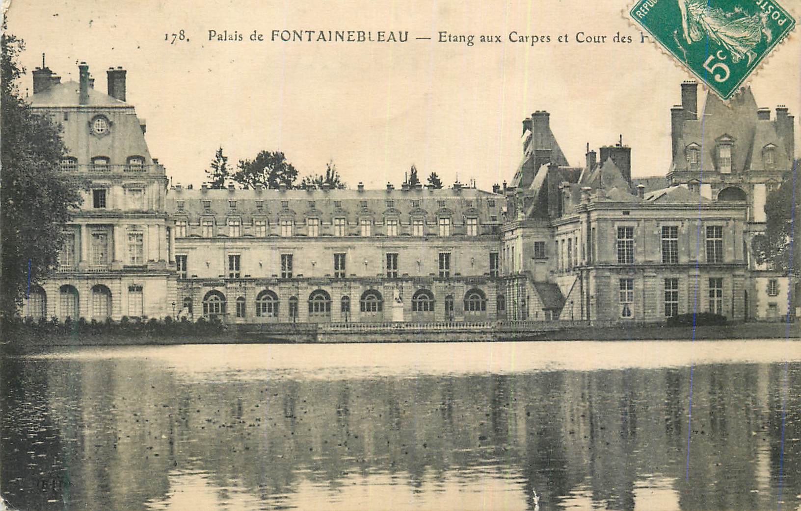 Palazzo di FONTAINEBLEAU — Étang aux Carpes e Cour des F