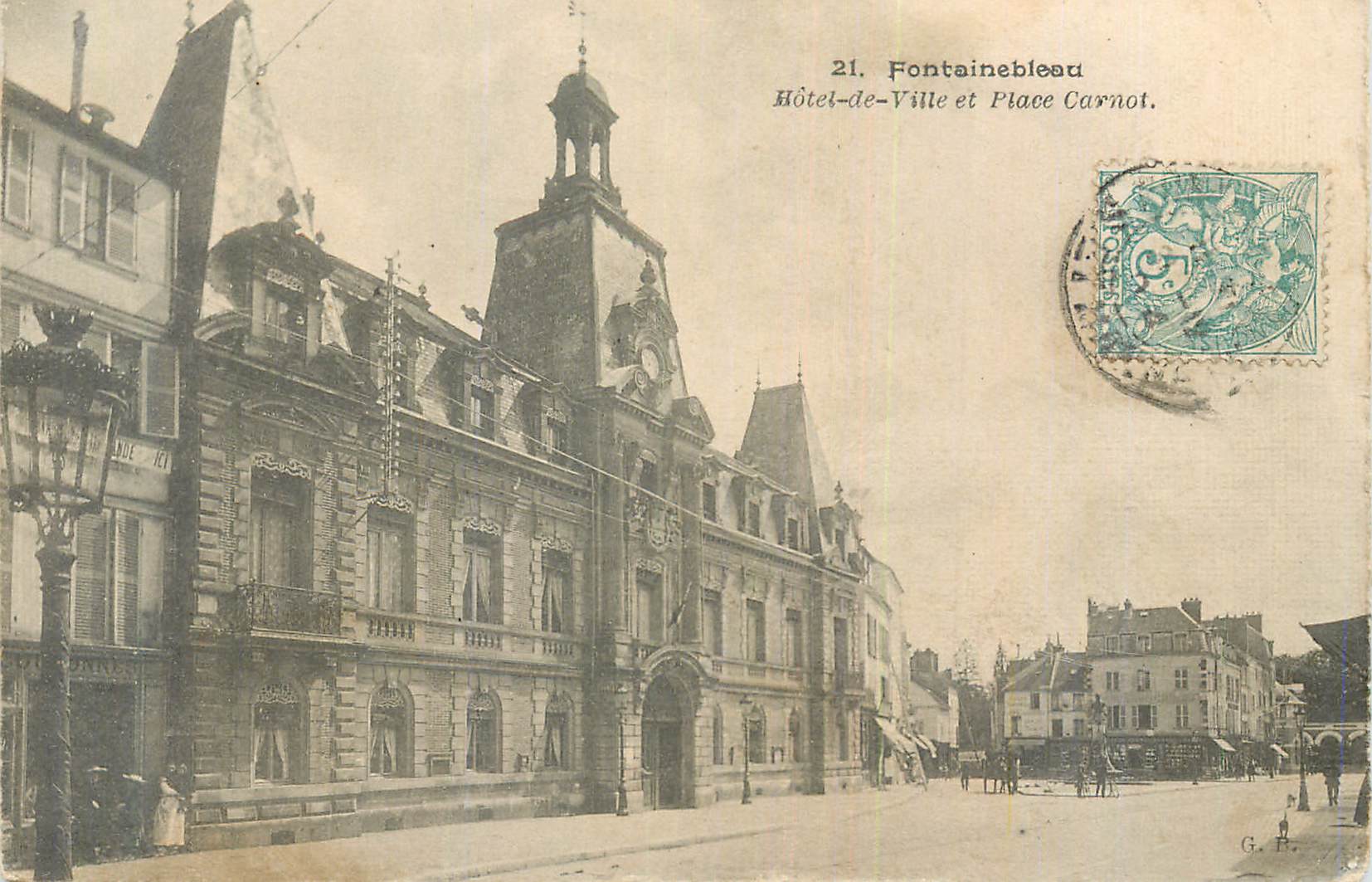 Fontainebleau — Hôtel-de-Ville et Place Carnot — G. R.