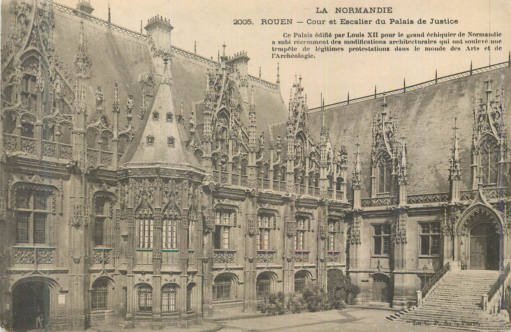 CPA Rouen La Normandie Cour et Escalier du Palais de Justice